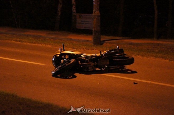 Wypadek na ulicy Goworowskiej. Motocyklista w szpitalu [ZDJĘCIA] - zdjęcie #2 - eOstroleka.pl