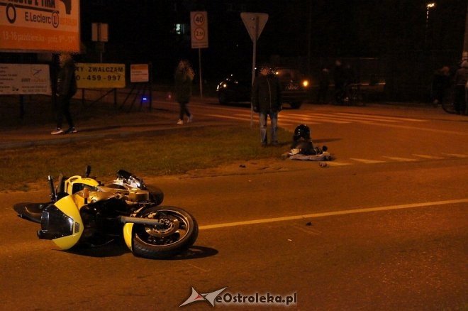Wypadek na ulicy Goworowskiej. Motocyklista w szpitalu [ZDJĘCIA] - zdjęcie #10 - eOstroleka.pl