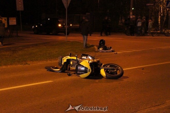 Wypadek na ulicy Goworowskiej. Motocyklista w szpitalu [ZDJĘCIA] - zdjęcie #11 - eOstroleka.pl
