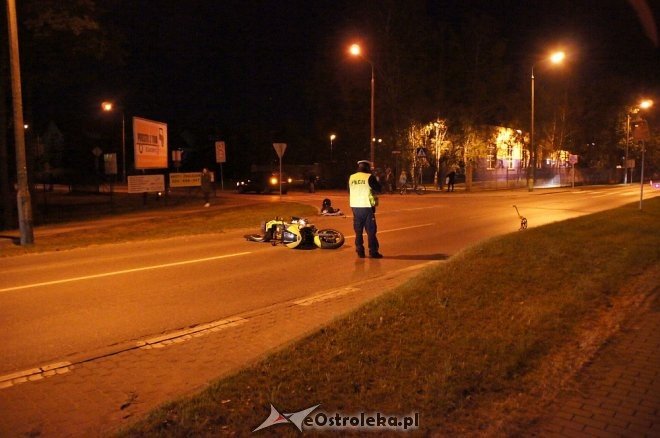 Wypadek na ulicy Goworowskiej. Motocyklista w szpitalu [ZDJĘCIA] - zdjęcie #12 - eOstroleka.pl