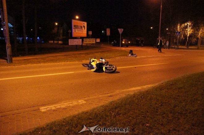 Wypadek na ulicy Goworowskiej. Motocyklista w szpitalu [ZDJĘCIA] - zdjęcie #13 - eOstroleka.pl