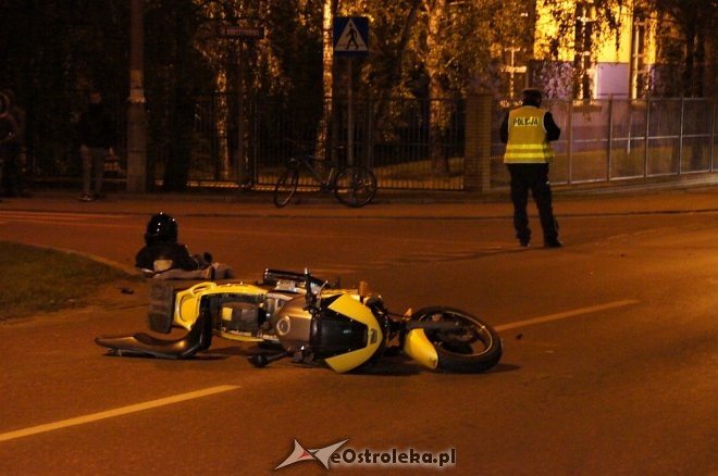 Wypadek na ulicy Goworowskiej. Motocyklista w szpitalu [ZDJĘCIA] - zdjęcie #17 - eOstroleka.pl