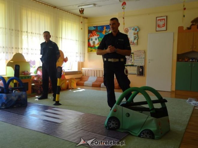 Spotkanie z policjantem w Przedszkolu Miejskim nr 17 [ZDJĘCIA] - zdjęcie #1 - eOstroleka.pl