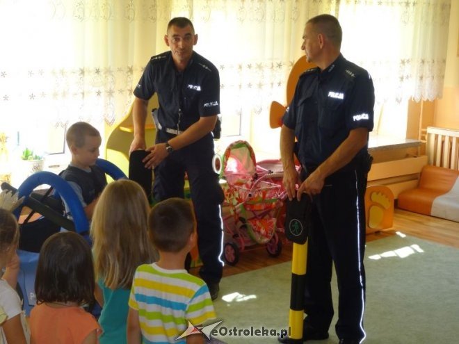 Spotkanie z policjantem w Przedszkolu Miejskim nr 17 [ZDJĘCIA] - zdjęcie #5 - eOstroleka.pl