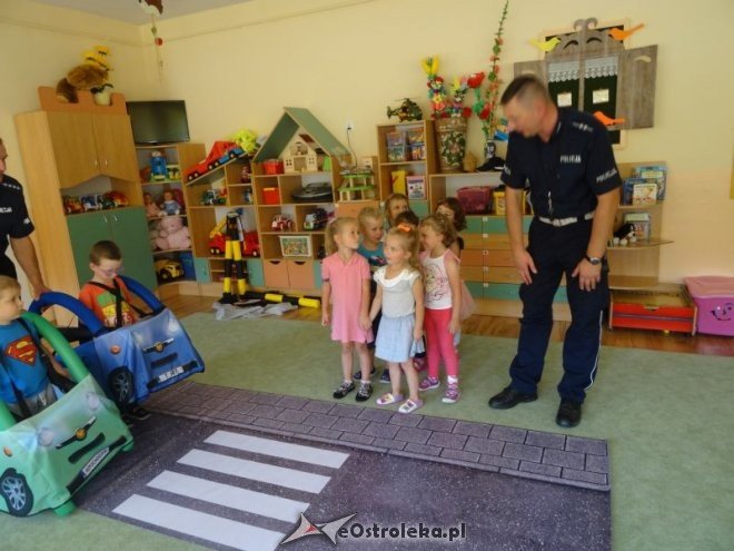 Spotkanie z policjantem w Przedszkolu Miejskim nr 17 [ZDJĘCIA] - zdjęcie #25 - eOstroleka.pl