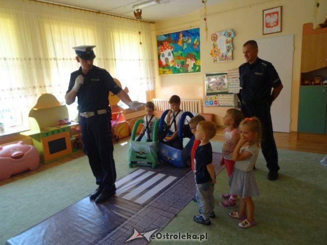 Spotkanie z policjantem w Przedszkolu Miejskim nr 17 [ZDJĘCIA] - zdjęcie #30 - eOstroleka.pl