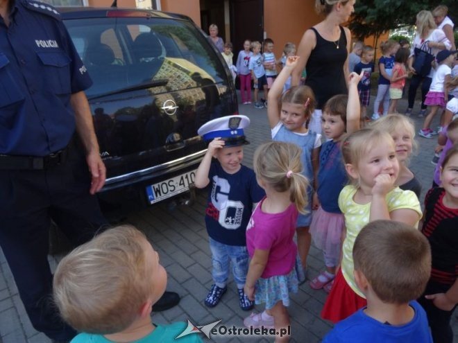 Spotkanie z policjantem w Przedszkolu Miejskim nr 17 [ZDJĘCIA] - zdjęcie #48 - eOstroleka.pl