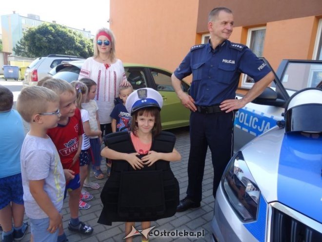 Spotkanie z policjantem w Przedszkolu Miejskim nr 17 [ZDJĘCIA] - zdjęcie #57 - eOstroleka.pl