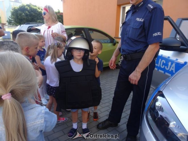 Spotkanie z policjantem w Przedszkolu Miejskim nr 17 [ZDJĘCIA] - zdjęcie #59 - eOstroleka.pl