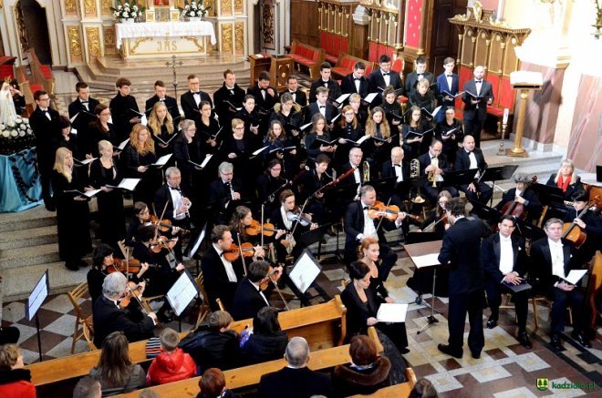 Sacrum et Musica: Requiem Mozarta w kadzidlańskim kościele [23.10.2016] - zdjęcie #2 - eOstroleka.pl