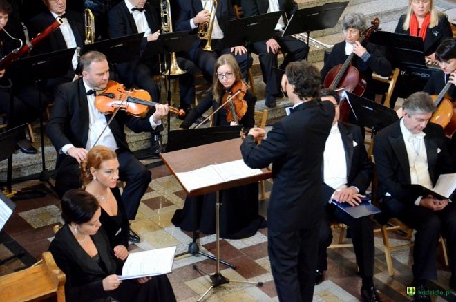 Sacrum et Musica: Requiem Mozarta w kadzidlańskim kościele [23.10.2016] - zdjęcie #8 - eOstroleka.pl