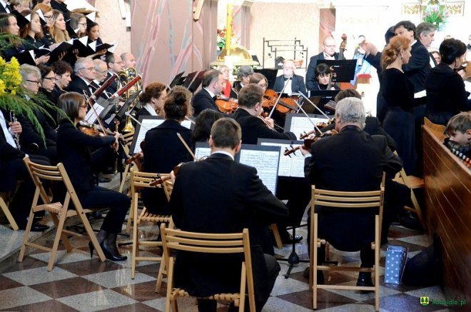 Sacrum et Musica: Requiem Mozarta w kadzidlańskim kościele [23.10.2016] - zdjęcie #19 - eOstroleka.pl