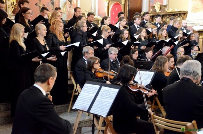 Sacrum et Musica: Requiem Mozarta w kadzidlańskim kościele [23.10.2016] - zdjęcie #20 - eOstroleka.pl