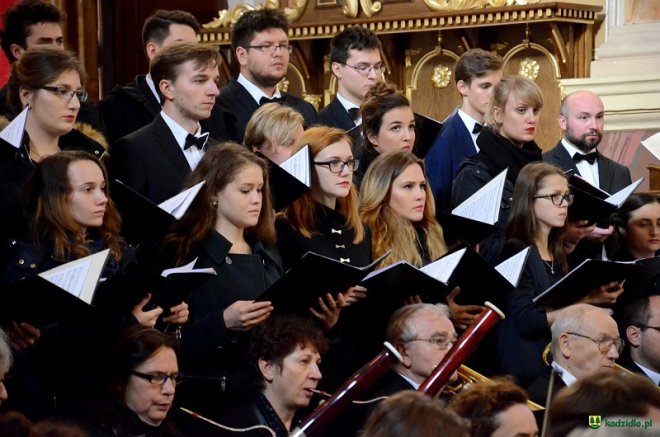 Sacrum et Musica: Requiem Mozarta w kadzidlańskim kościele [23.10.2016] - zdjęcie #21 - eOstroleka.pl