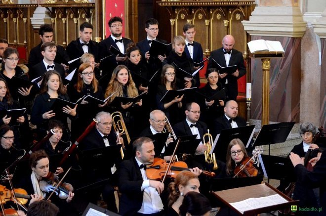 Sacrum et Musica: Requiem Mozarta w kadzidlańskim kościele [23.10.2016] - zdjęcie #26 - eOstroleka.pl