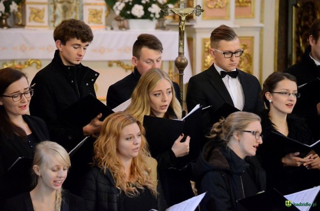 Sacrum et Musica: Requiem Mozarta w kadzidlańskim kościele [23.10.2016] - zdjęcie #27 - eOstroleka.pl