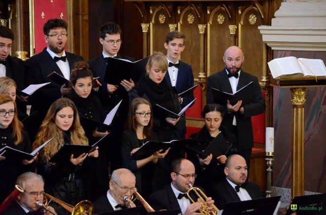 Sacrum et Musica: Requiem Mozarta w kadzidlańskim kościele [23.10.2016] - zdjęcie #29 - eOstroleka.pl