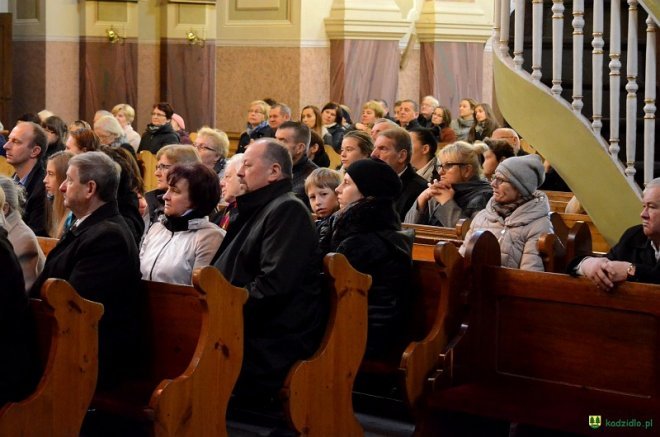 Sacrum et Musica: Requiem Mozarta w kadzidlańskim kościele [23.10.2016] - zdjęcie #35 - eOstroleka.pl