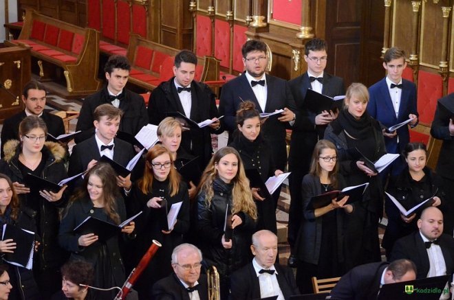 Sacrum et Musica: Requiem Mozarta w kadzidlańskim kościele [23.10.2016] - zdjęcie #53 - eOstroleka.pl
