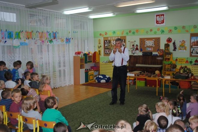 Przedszkole Miejskie nr 10: Koncert na instrumentach niekonwencjonalnych [27.10.2016] - zdjęcie #8 - eOstroleka.pl