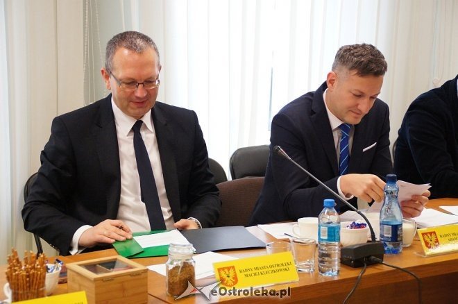 XXXII sesja Rady Miasta: Dla Energi i Sanepidu odznaki a dla aquaparku zwiększona dotacja [ZDJĘCIA] - zdjęcie #24 - eOstroleka.pl