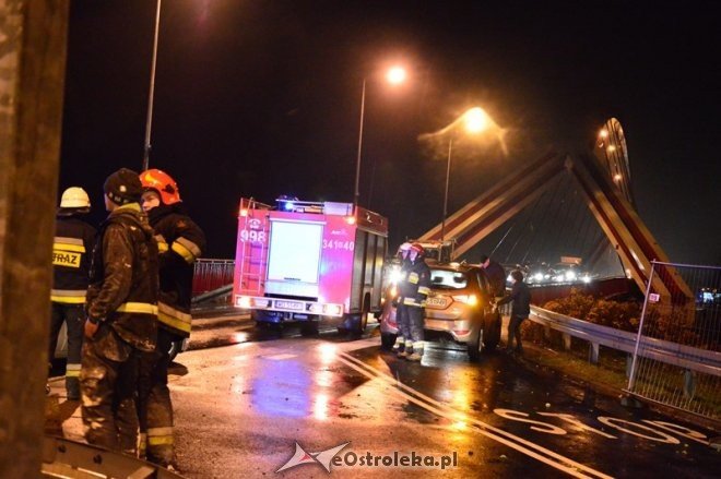 Kolizja na moście w Ostrołęce [28.10.2016] - zdjęcie #17 - eOstroleka.pl