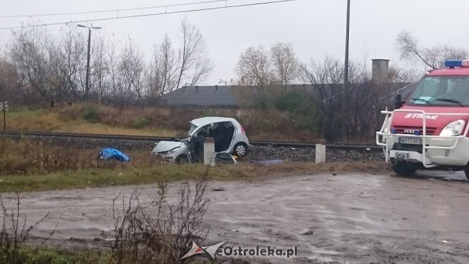 Śmiertelny wypadek na przejeździe kolejowym w Czarnowcu pod Ostrołęką [WIDEO, ZDJĘCIA] - zdjęcie #2 - eOstroleka.pl
