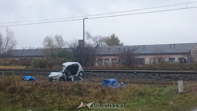 Śmiertelny wypadek na przejeździe kolejowym w Czarnowcu pod Ostrołęką [WIDEO, ZDJĘCIA] - zdjęcie #6 - eOstroleka.pl
