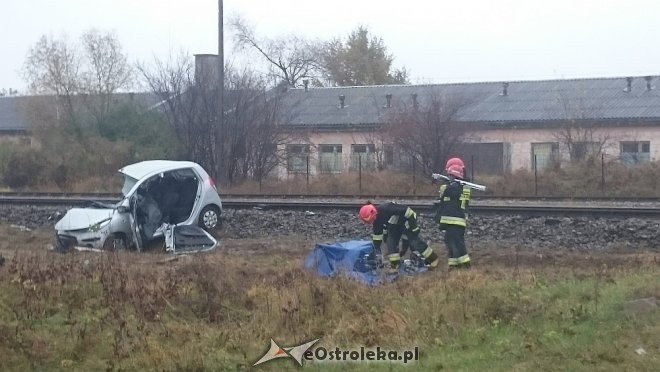 Śmiertelny wypadek na przejeździe kolejowym w Czarnowcu pod Ostrołęką [WIDEO, ZDJĘCIA] - zdjęcie #11 - eOstroleka.pl