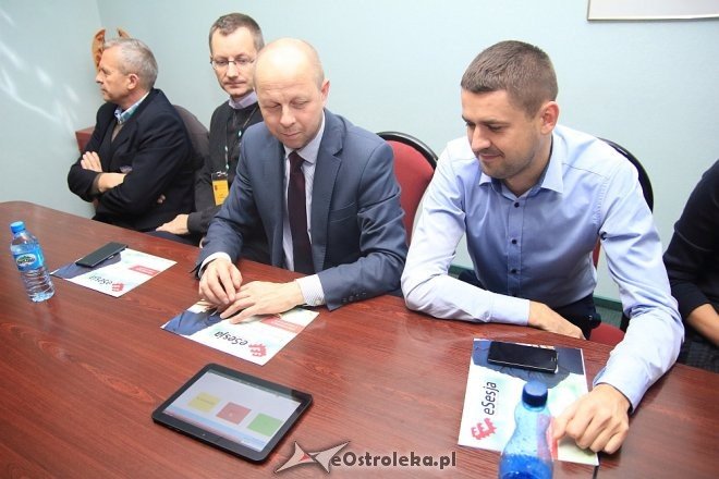 Prezentacja elektronicznego systemu głosowania eSesja [ZDJĘCIA] - zdjęcie #21 - eOstroleka.pl