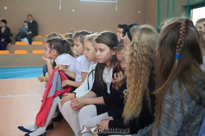 Uroczystość nadania sztandaru i imienia Szkole Podstawowej w Borawem [ZDJĘCIA] - zdjęcie #34 - eOstroleka.pl