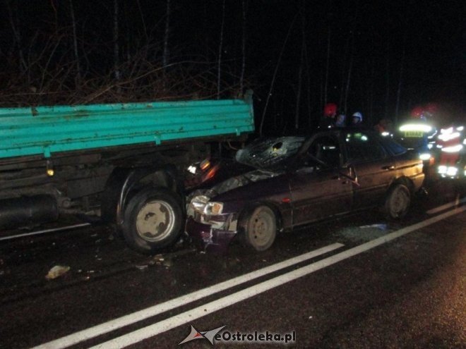 Wjechał fordem pod ciężarowego mercedesa [ZDJĘCIA] - zdjęcie #13 - eOstroleka.pl