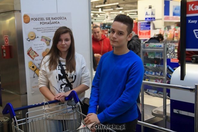Ostrołęka żyje wolontariatem! Trwa Świąteczna Zbiórka Żywności [26.11.2016] - zdjęcie #29 - eOstroleka.pl
