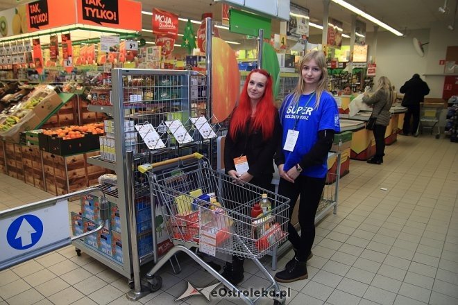 Ostrołęka żyje wolontariatem! Trwa Świąteczna Zbiórka Żywności [26.11.2016] - zdjęcie #40 - eOstroleka.pl