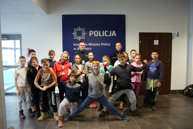 Uczniowie z „dwójki” odwiedzili ostrołęckich policjantów [ZDJĘCIA] - zdjęcie #1 - eOstroleka.pl