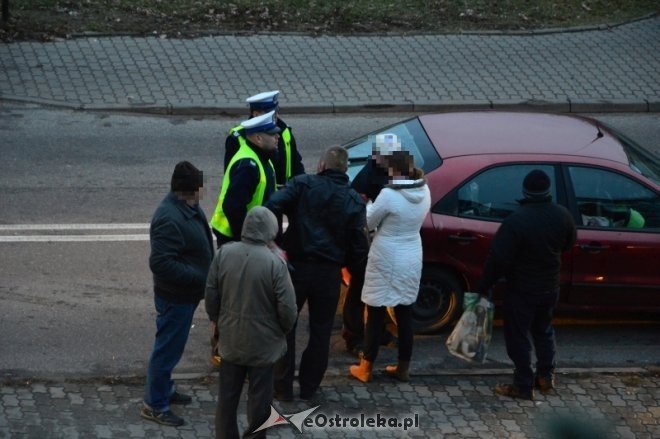 Incydent na skrzyżowaniu Goworowskiej i Konopnickiej [1.12.2016] - zdjęcie #3 - eOstroleka.pl