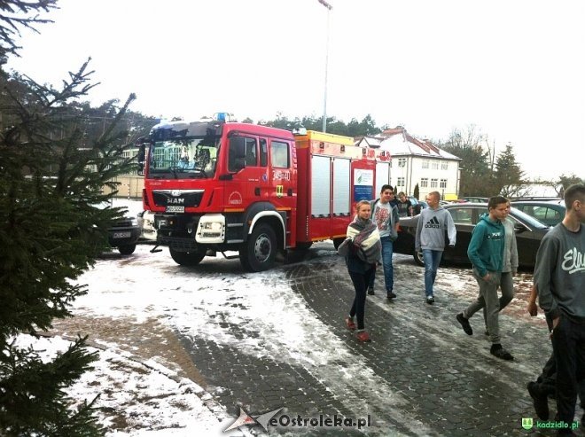 Ewakuacja uczniów z kadzidlańskich szkół [ZDJĘCIA] - zdjęcie #3 - eOstroleka.pl