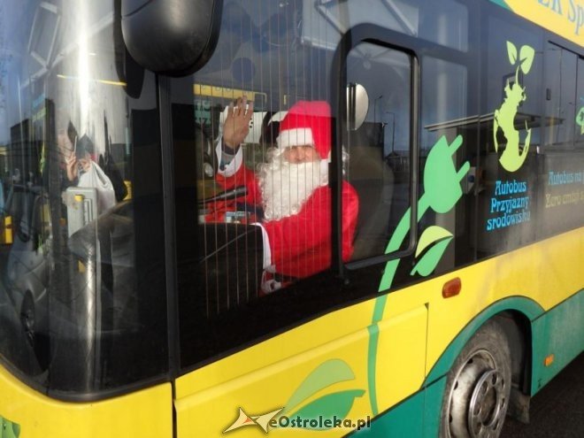 Ostrołęka: Święty Mikołaj za kierownicą miejskiego autobusu [ZDJĘCIA] - zdjęcie #1 - eOstroleka.pl