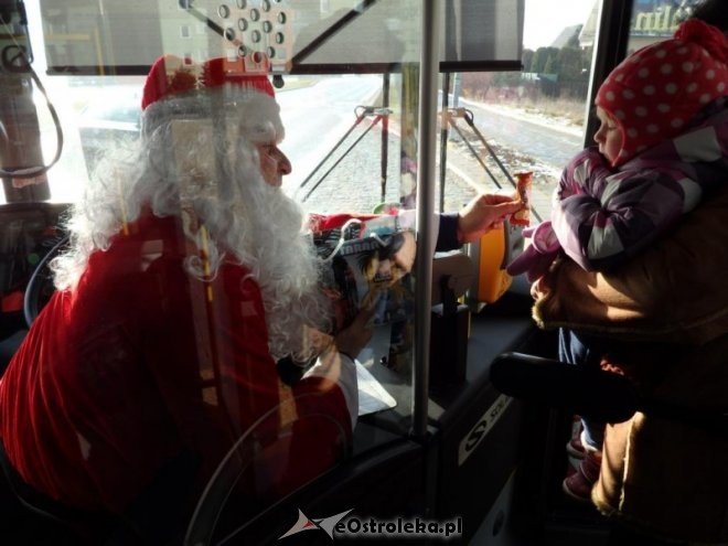 Ostrołęka: Święty Mikołaj za kierownicą miejskiego autobusu [ZDJĘCIA] - zdjęcie #3 - eOstroleka.pl