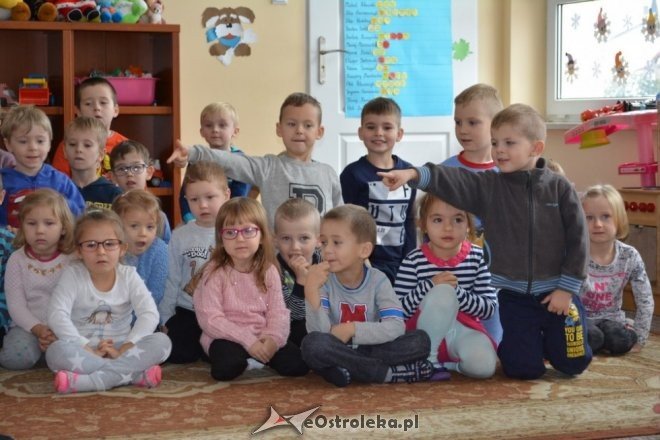 Strażacy ochotnicy z Łysych odwiedzili dzieci z gminnego przedszkola [ZDJĘCIA] - zdjęcie #2 - eOstroleka.pl