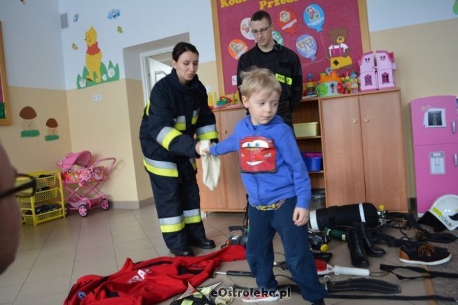 Strażacy ochotnicy z Łysych odwiedzili dzieci z gminnego przedszkola [ZDJĘCIA] - zdjęcie #10 - eOstroleka.pl