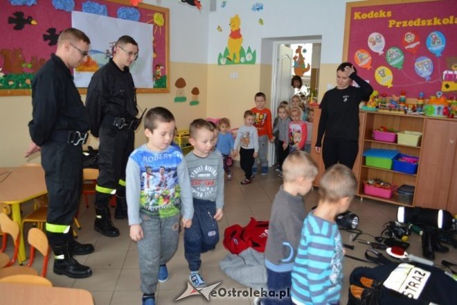 Strażacy ochotnicy z Łysych odwiedzili dzieci z gminnego przedszkola [ZDJĘCIA] - zdjęcie #11 - eOstroleka.pl