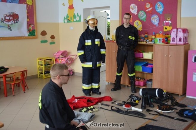 Strażacy ochotnicy z Łysych odwiedzili dzieci z gminnego przedszkola [ZDJĘCIA] - zdjęcie #15 - eOstroleka.pl