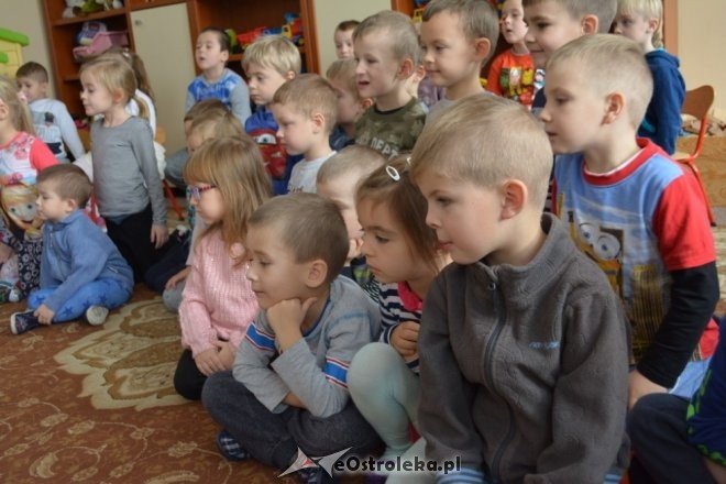Strażacy ochotnicy z Łysych odwiedzili dzieci z gminnego przedszkola [ZDJĘCIA] - zdjęcie #18 - eOstroleka.pl