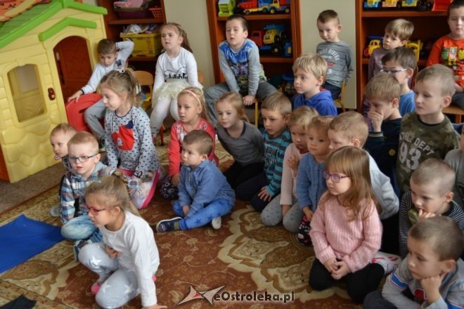 Strażacy ochotnicy z Łysych odwiedzili dzieci z gminnego przedszkola [ZDJĘCIA] - zdjęcie #19 - eOstroleka.pl