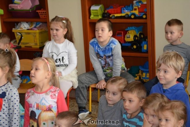 Strażacy ochotnicy z Łysych odwiedzili dzieci z gminnego przedszkola [ZDJĘCIA] - zdjęcie #20 - eOstroleka.pl
