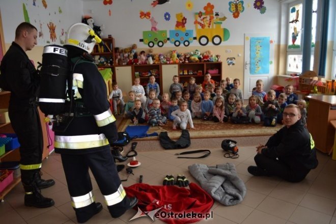 Strażacy ochotnicy z Łysych odwiedzili dzieci z gminnego przedszkola [ZDJĘCIA] - zdjęcie #25 - eOstroleka.pl
