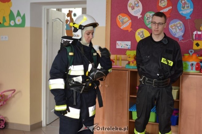 Strażacy ochotnicy z Łysych odwiedzili dzieci z gminnego przedszkola [ZDJĘCIA] - zdjęcie #26 - eOstroleka.pl