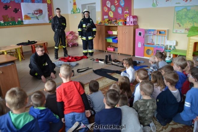 Strażacy ochotnicy z Łysych odwiedzili dzieci z gminnego przedszkola [ZDJĘCIA] - zdjęcie #27 - eOstroleka.pl