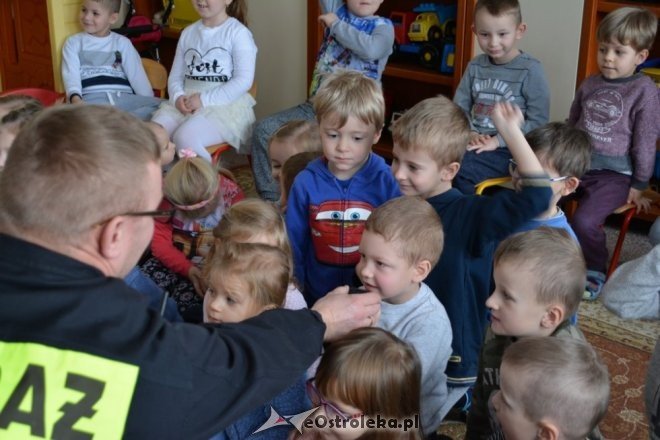 Strażacy ochotnicy z Łysych odwiedzili dzieci z gminnego przedszkola [ZDJĘCIA] - zdjęcie #29 - eOstroleka.pl